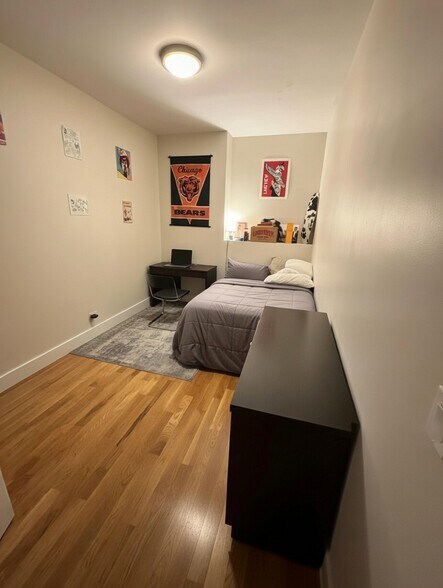 Building Photo - 3114 N Southport Ave