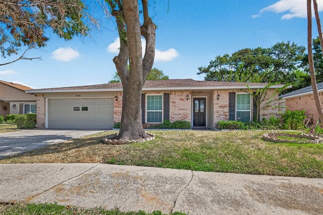 Primary Photo - 7414 Breccia Dr