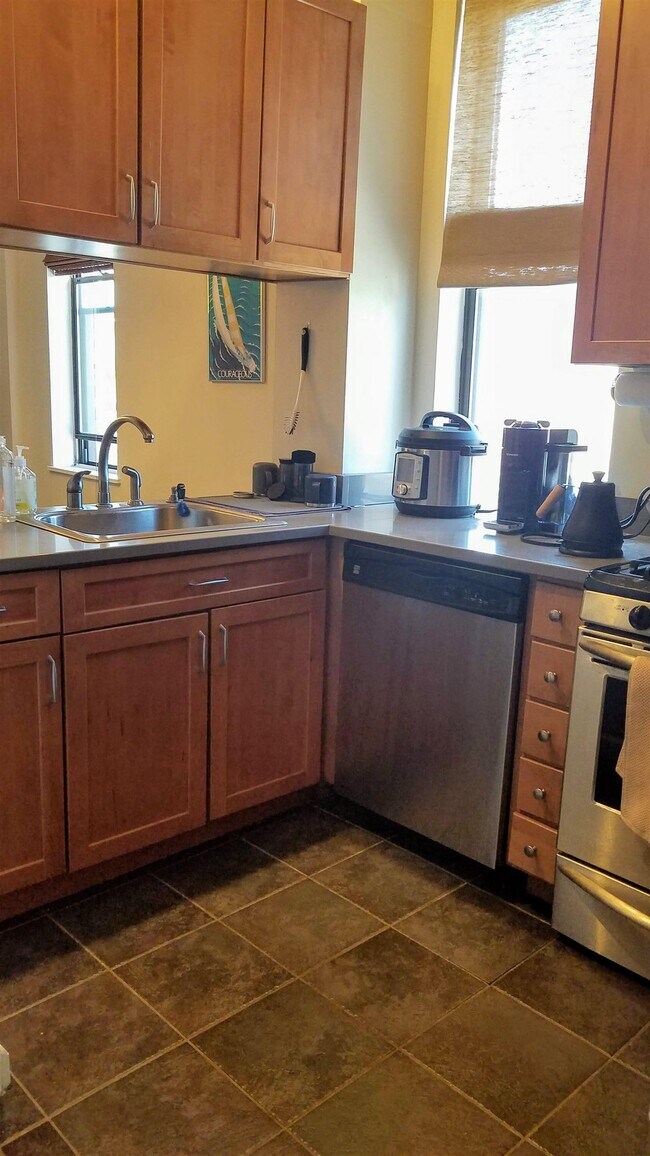 Building Photo - 261 12th St