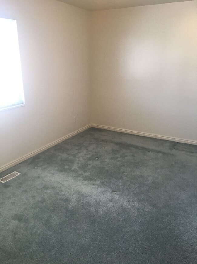 Building Photo - 221 W 1458 S