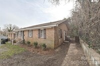 Building Photo - 300 E Hudson St