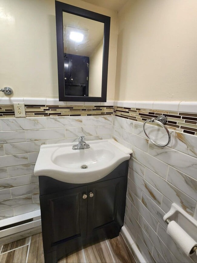 Building Photo - Beachy!