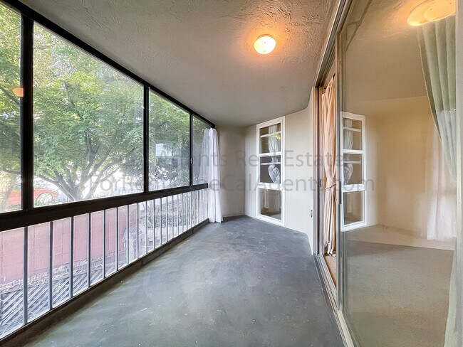 Building Photo - 250 Whitmore St