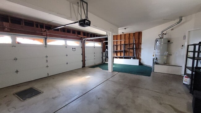 Building Photo - Beautiful Home in Quiet Neighborhood.