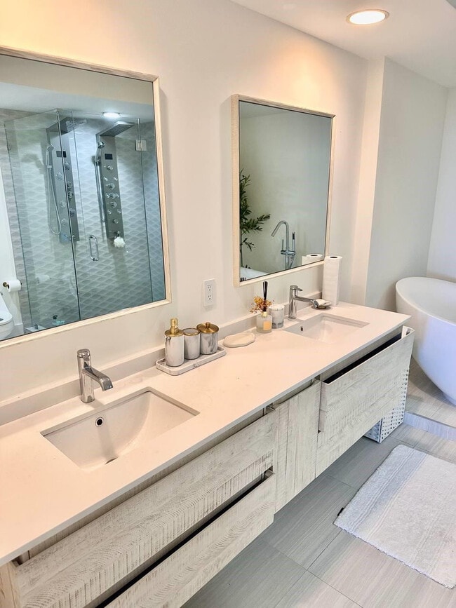 Building Photo - 1830 S Ocean Dr