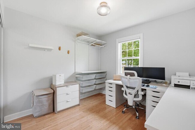 Building Photo - 510 Moat Way