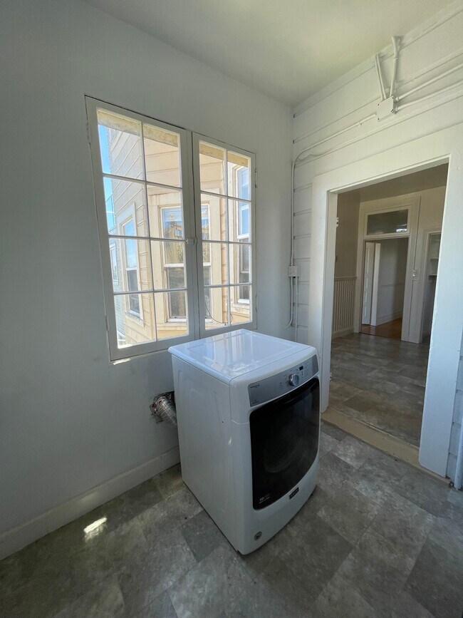 Building Photo - 2632 Post St