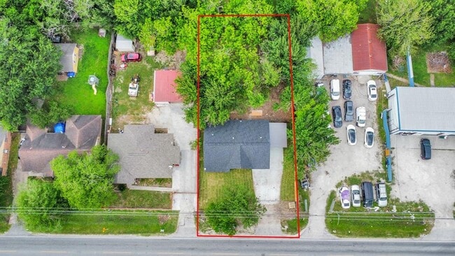 Building Photo - 701 E Canino Rd