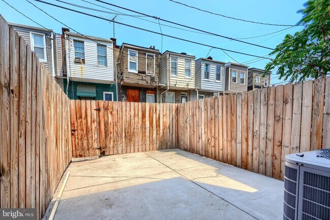 Building Photo - 709 N Linwood Ave