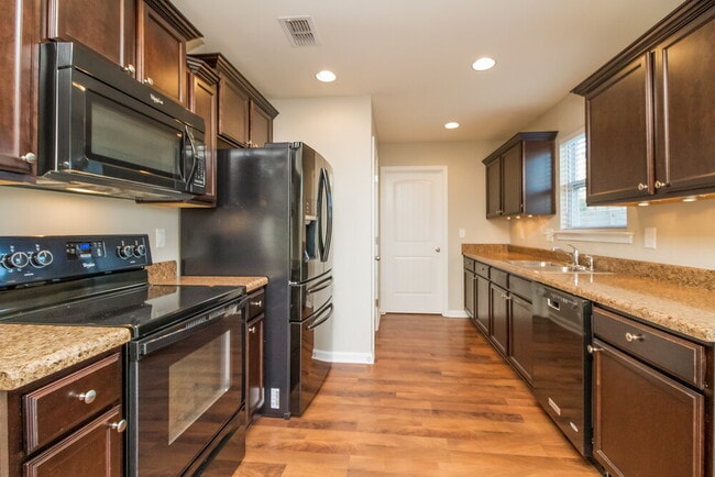 Building Photo - 2014 Cobblestone Dr