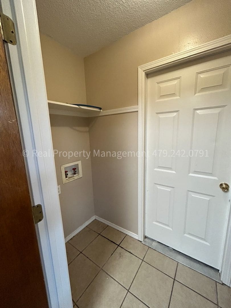 Building Photo - 1908 Cherrybark Dr