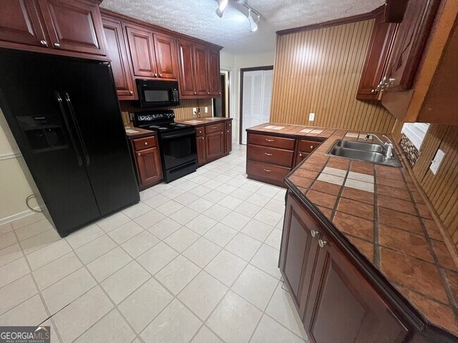 Building Photo - 916 Curry Cir SE