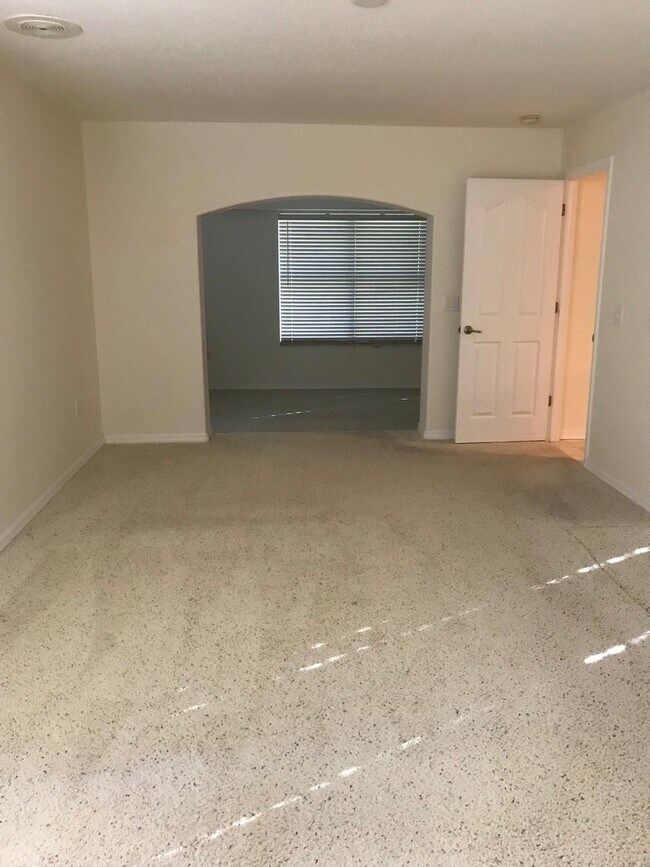 Building Photo - 4/2/3 Single  Family Home