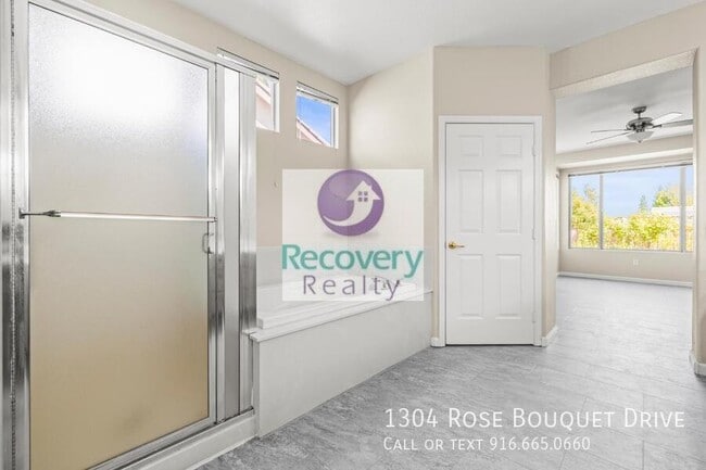 Building Photo - 1304 Rose Bouquet Dr