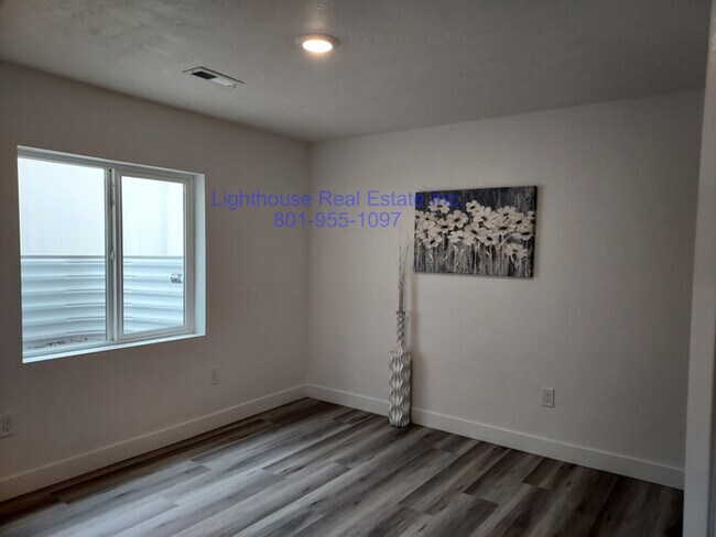 Building Photo - House