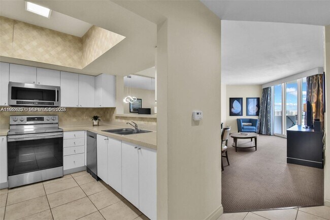 Building Photo - 17375 Collins Ave