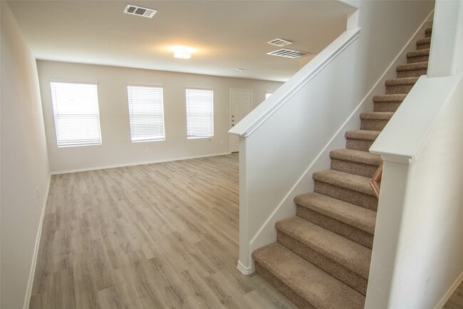 Building Photo - 5611 Cobark Creek Trl