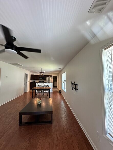 entry - 2215 Greene St