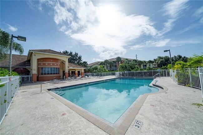 Building Photo - 6400 Aragon Way