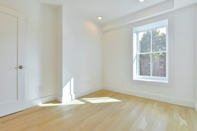 Building Photo - 55 E Springfield St