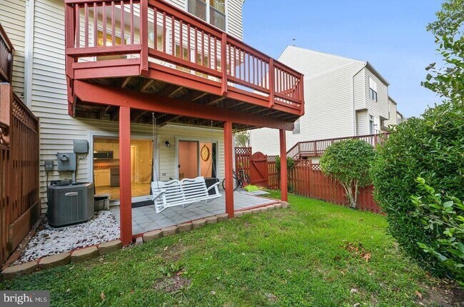 Building Photo - 3942 Hartlake St