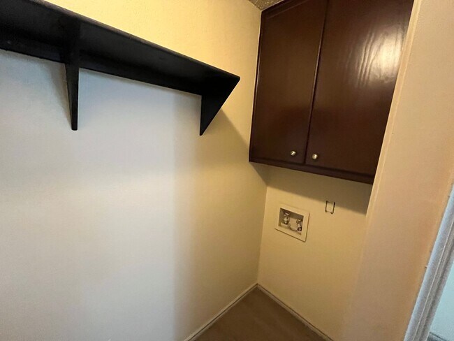 Building Photo - Cute House