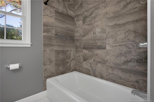 Building Photo - 511 Dandridge Dr