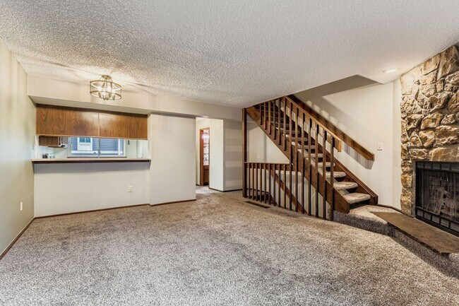 Building Photo - Wonderful 2BD/2.5BA Condo in Excellent Loc...