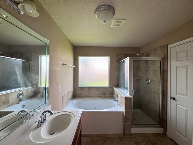 Building Photo - 25210 Ginger Ranch Dr