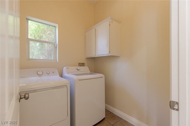 Building Photo - 10382 Cherry Brook St