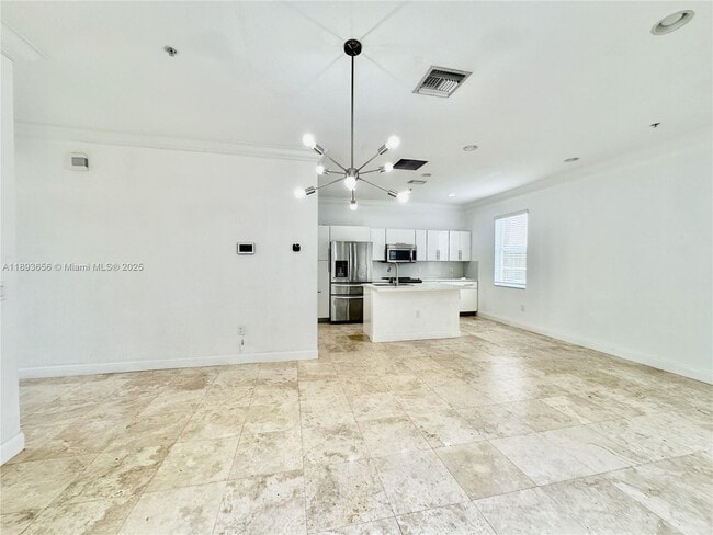 Building Photo - 813 SE 18th Ct