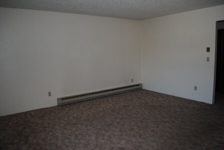 Building Photo - Pet-friendly 2 bedroom apartment with a/c,...