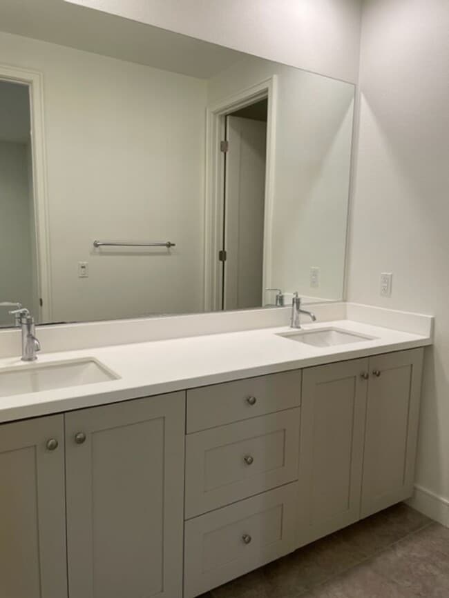 Building Photo - Newer home In Los Olivos