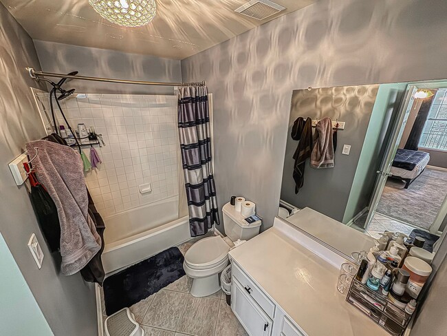 Building Photo - Stylish 3 Bed 3 Bath Condo With Large Balcony in Desired Riverbend at Cascades - Water Included