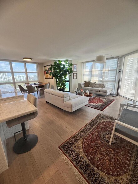 Building Photo - 1865 Brickell Ave