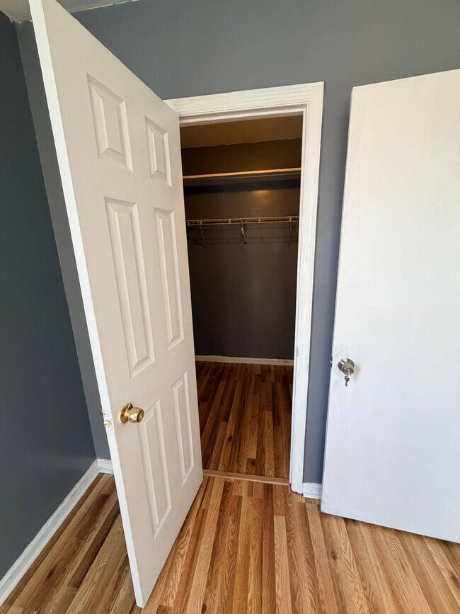 Building Photo - 392 Montauk Ave.