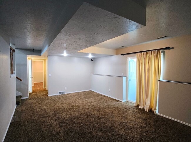 Building Photo - Great 4 Bd 3 Bath Home in Sandy