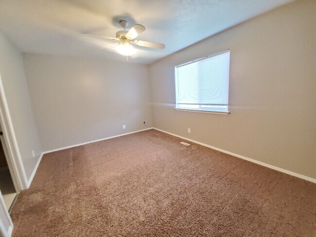 Building Photo - Cute Caldwell Home