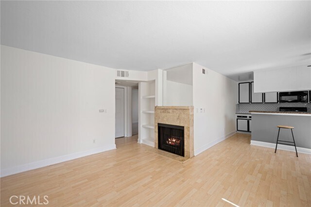 Building Photo - 7045 Woodley Ave