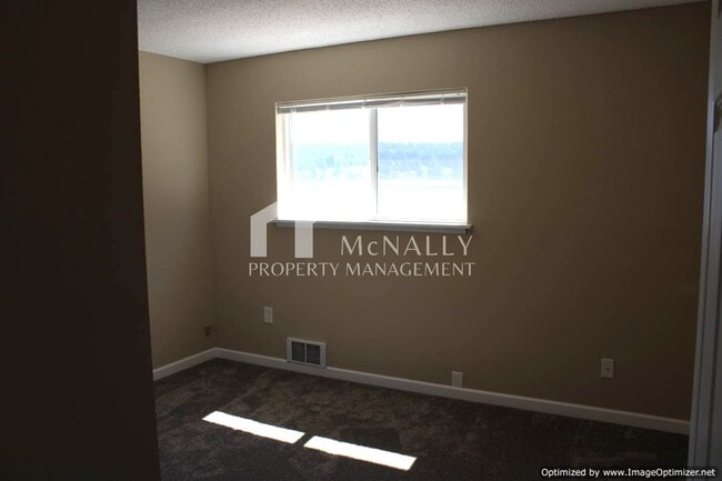 Building Photo - View 2-Bedroom Upper-Level Unit in Gig Harbor