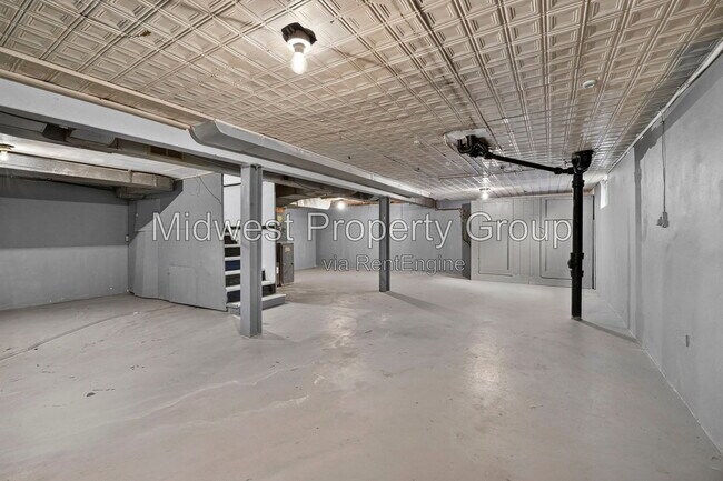 Building Photo - 8327 Sunbury Ave