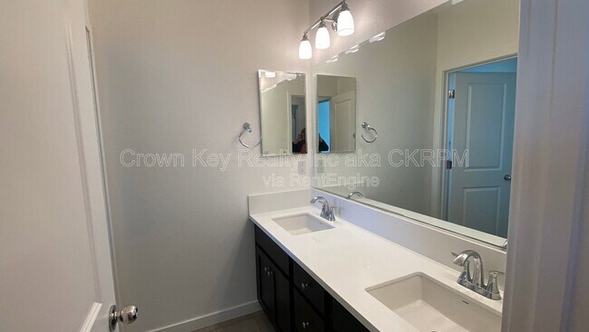 Building Photo - 17823 Taft Dr