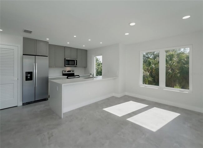 Building Photo - 310 Hibiscus St