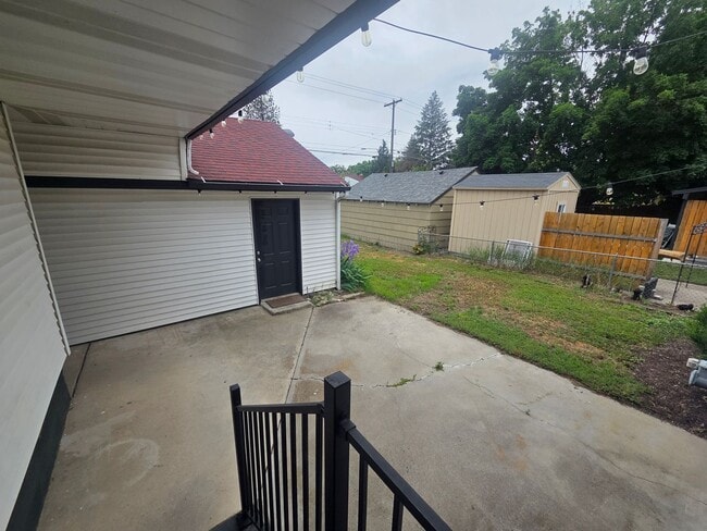 Building Photo - Audubon-Downriver Neighborhood 3+ bedroom, 1 bath corner lot with large, fenced yard