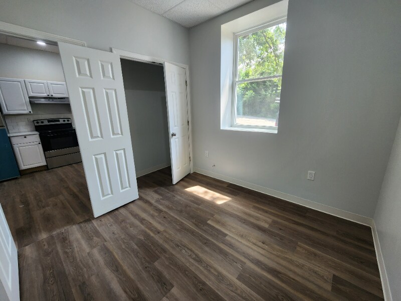 Building Photo - 151 S Main St