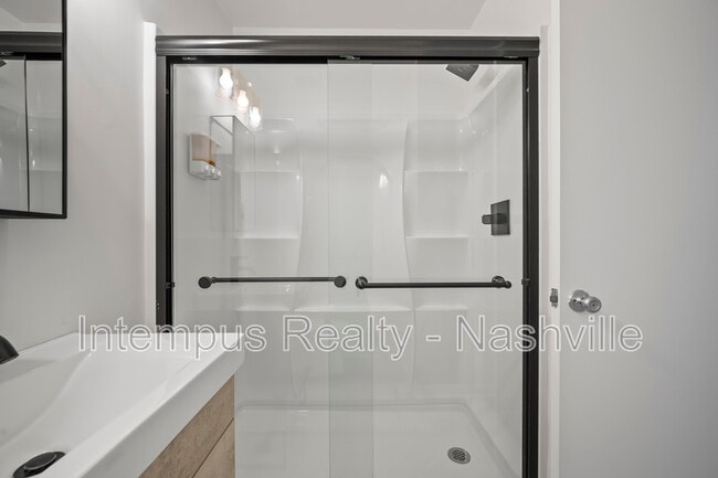 Building Photo - 910 Shelby Ave