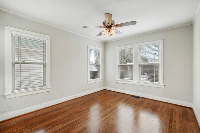 Building Photo - 5924 La Vista Dr