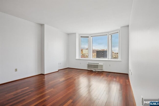 Building Photo - 3110 City