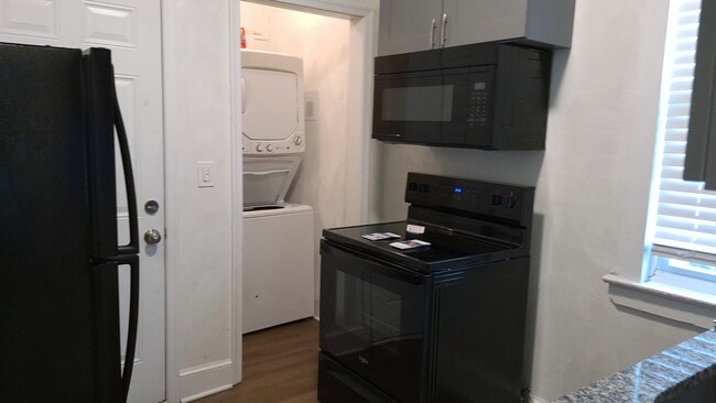 Building Photo - 311 W 27th St