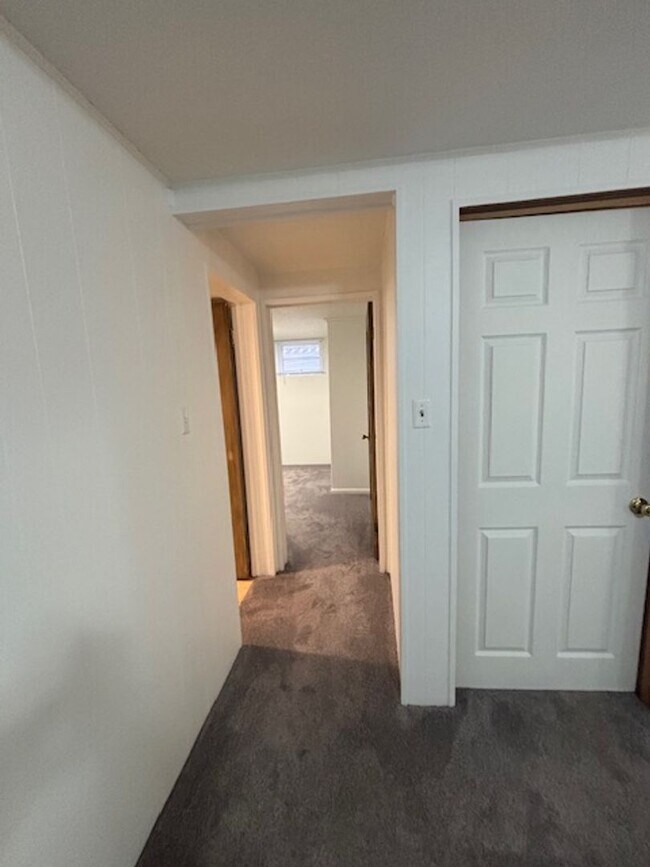 Building Photo - 419 W 5th Ave